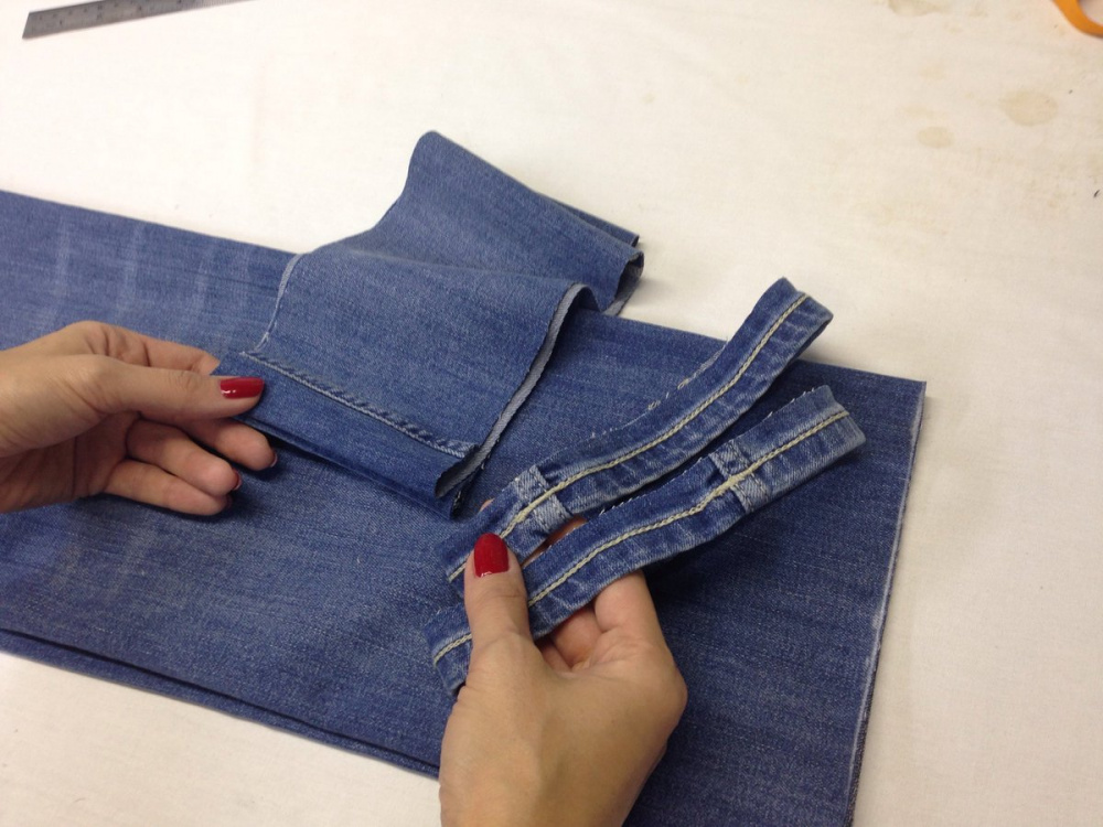 Подшить низ брюк (клеш, ширина от 30 см) - подшить джинсы - эко химчистка GreenCity